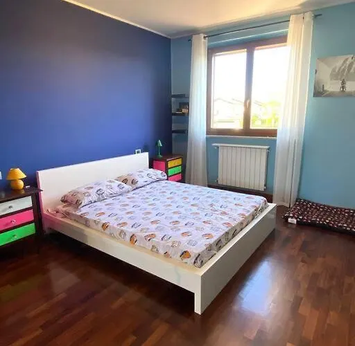Intero Bilocale Con Terrazzo Vicino A Milano