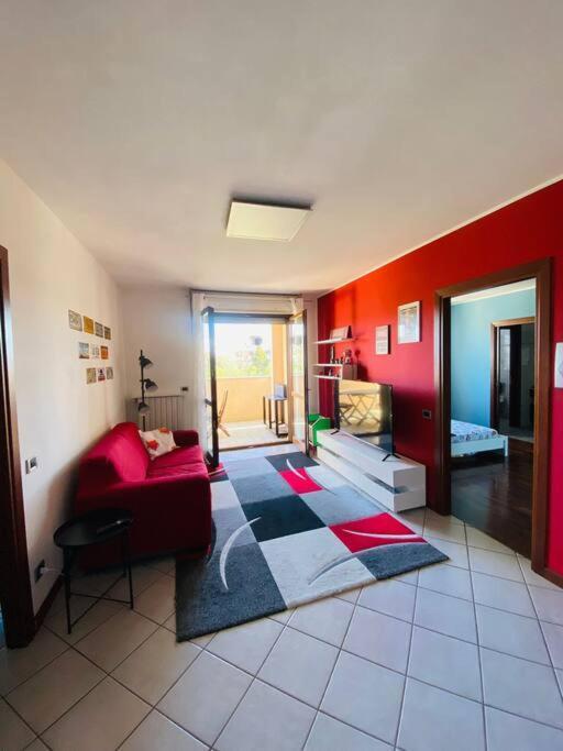 Intero Bilocale Con Terrazzo Vicino A Milano *