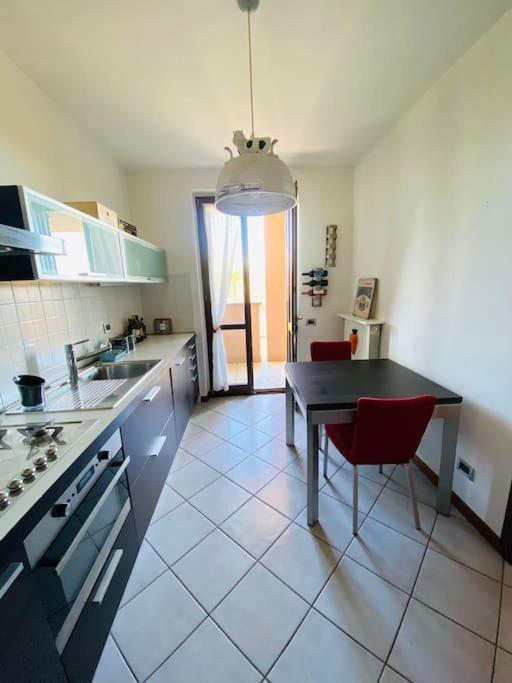 Intero Bilocale Con Terrazzo Vicino A Milano Mairano